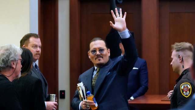 Johnny Depp's severed finger story has flaws, claims hand surgeon Johnny Depp's severed finger story has flaws, claims hand surgeon