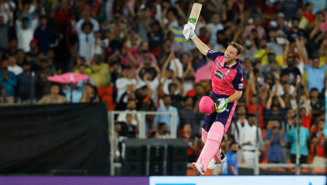 Watch: Ashwin signs Jos Buttler’s token jersey in Rajasthan Royals dressing room after IPL 2022 Final Watch: Ashwin signs Jos Buttler’s token jersey in Rajasthan Royals dressing room after IPL 2022 Final