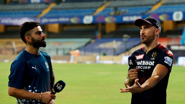 Watch: RCB skipper du Plessis and Kohli turn Mumbai Indians supporters ahead of crucial MI vs DC clash
