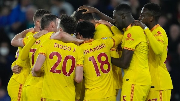 Liverpool beat Southampton to take Premier League title race to final day