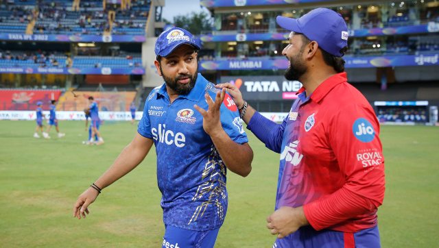 MI take on DC. Sportzpics