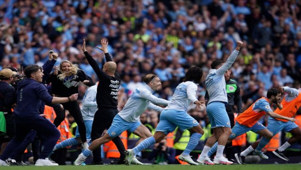 Man City 'legends' retain Premier League title with late comeback