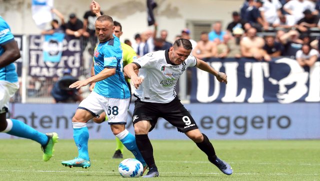Serie A: Napoli beat Spezia in match stopped for fan violence Serie A: Napoli beat Spezia in match stopped for fan violence