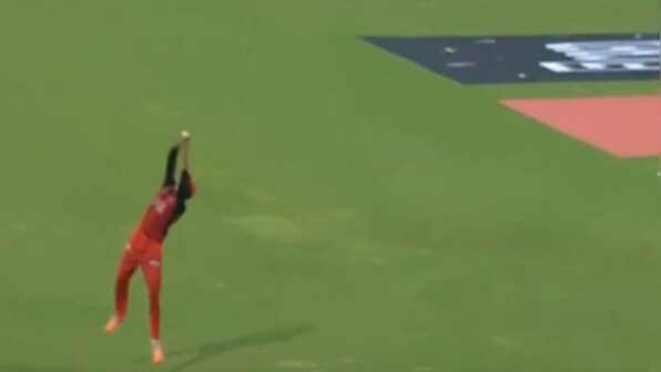 IPL 2022: Priyam Garg takes stunning catch to dismiss Daniel Sams in MI vs SRH clash
