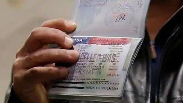 US: Presidential commission votes to process all green card applications within six months