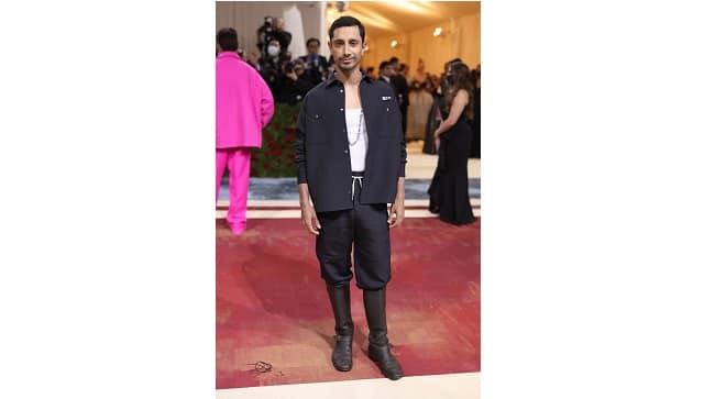 Riz Ahmed wore a jacket by Prada, with Cartier jewelry, in a look that he said that was conceived to “elevate and celebrate the working-class immigrants” of the Gilded Age. PHOTO CREDIT: JOHN SHEARER/GETTY IMAGES