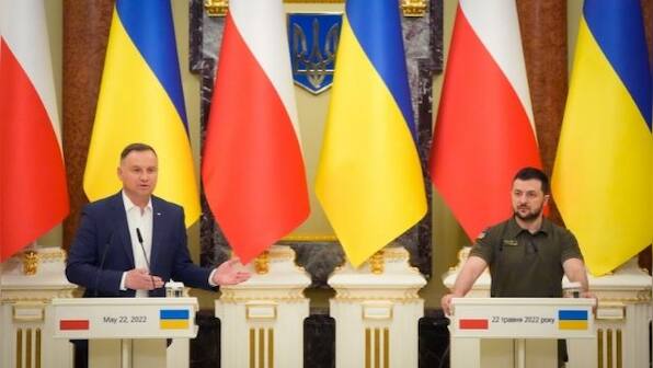 Russia presses offensive in eastern Ukraine as Poland's Andrzej Duda praises Kyiv