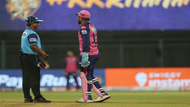 WATCH: Sanju Samson makes unusual DRS call during RR vs KKR clash WATCH: Sanju Samson makes unusual DRS call during RR vs KKR clash