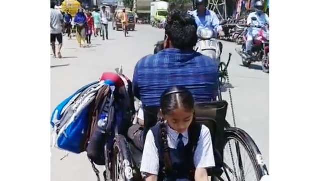 Watch |Differently-abled father drops kids to school on tricycle, see video here Watch |Differently-abled father drops kids to school on tricycle, see video here