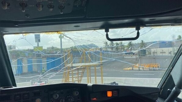 SpiceJet plane returns to Mumbai after windshield crack observed