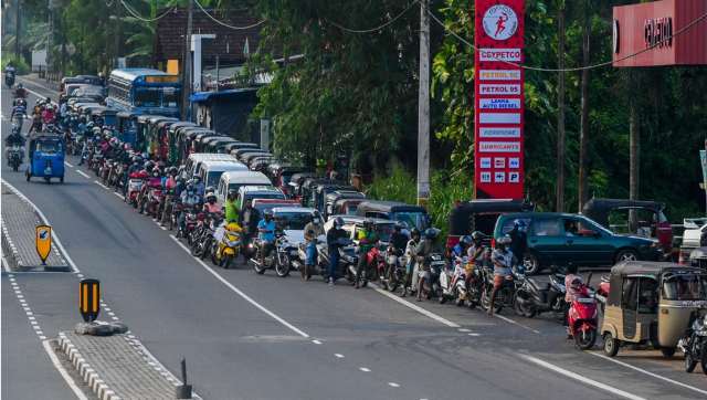 Sri Lanka economic crisis: Truck driver dies after waiting for five days in queue at fuel station Sri Lanka economic crisis: Truck driver dies after waiting for five days in queue at fuel station