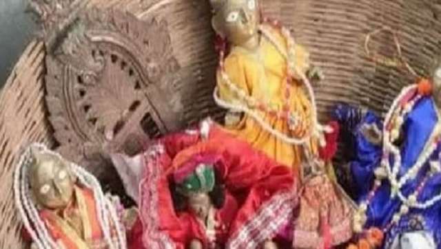 Uttar Pradesh: Haunted by nightmares, thieves return stolen 'ashtadhatu' idols to Balaji temples in Chitrakoot Uttar Pradesh: Haunted by nightmares, thieves return stolen 'ashtadhatu' idols to Balaji temples in Chitrakoot