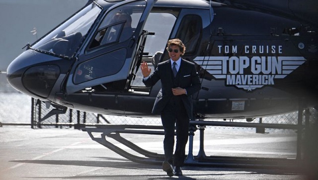 Watch: Tom Cruise arrives in a helicopter for Top Gun: Maverick premiere at San Diego Watch: Tom Cruise arrives in a helicopter for Top Gun: Maverick premiere at San Diego