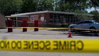 Police 'wrong' to delay breaching door during Texas shooting