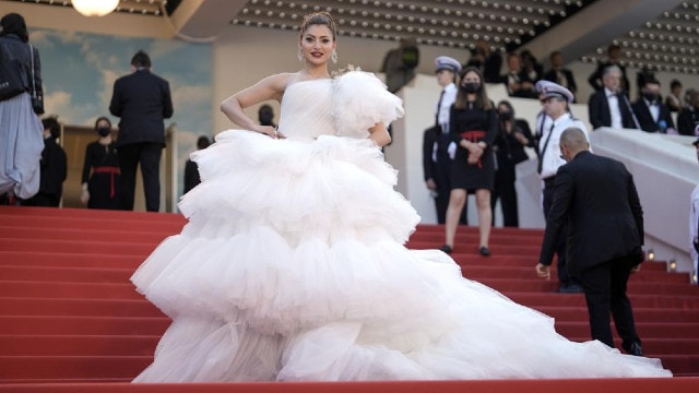 Deepika Padukone At Cannes 2022: Makes First Official Appearance At Jury  Dinner In Louis Vuitton Dress, See Pics - News18