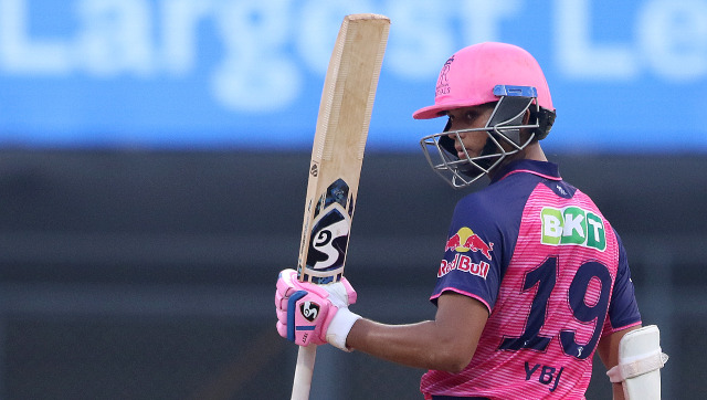 Watch: Yashasvi Jaiswal walks towards pavilion without waiting for umpire's decision Watch: Yashasvi Jaiswal walks towards pavilion without waiting for umpire's decision