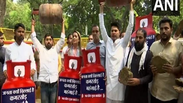Fuel price hike: Youth Congress protests outside Hardeep Singh Puri's residence Fuel price hike: Youth Congress protests outside Hardeep Singh Puri's residence