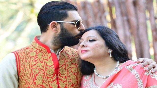 File image of Yuvraj Singh along with his mother. Image Courtesy: @YUVSTRONG12