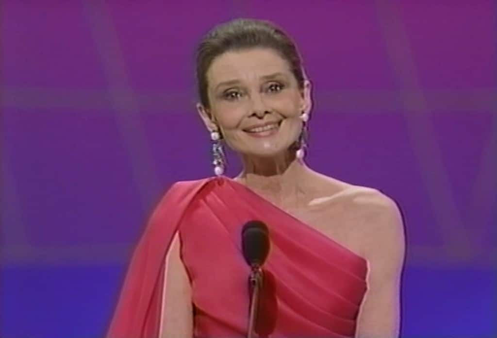 Audrey Hepburn introducing Satyajit Ray at the Oscar ceremony