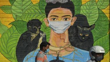 Vaccinated people infected by Omicron have four times greater protection, says new study