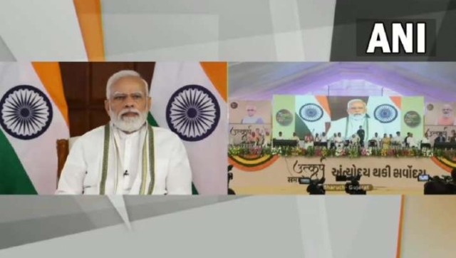 Watch | PM Modi gets emotional while interacting with beneficiary during Utkarsh Samaroh Watch | PM Modi gets emotional while interacting with beneficiary during Utkarsh Samaroh