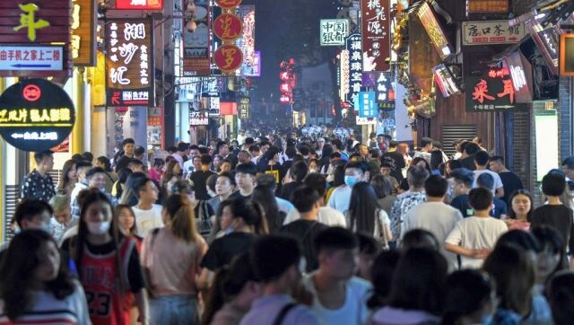 China announces first population decline in recent years