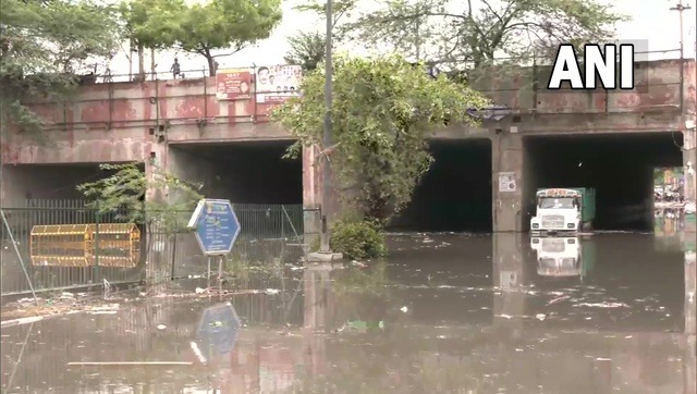 Rains, thunderstorm bring mercury down in Delhi; water-logging, traffic snarls in some areas Rains, thunderstorm bring mercury down in Delhi; water-logging, traffic snarls in some areas