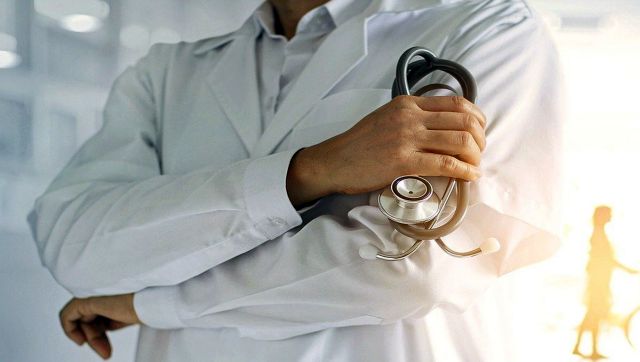 Explained: The controversy surrounding the dean of Madurai Medical College, the Hippocratic Oath and Charak Shapath Explained: The controversy surrounding the dean of Madurai Medical College, the Hippocratic Oath and Charak Shapath