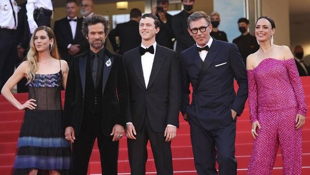 Matilda Anna Ingrid Lutz, from left, Romain Duris, Finnegan Oldfield, director Michel Hazanavicius, and Berenice Bejo pose for photographers upon arrival at the opening ceremony and the premiere of the film &lsquo;Final Cut&rsquo; at the 75th international film festival, Cannes, southern France, Tuesday, May 17, 2021. (Photo by Vianney Le Caer/Invision/AP)