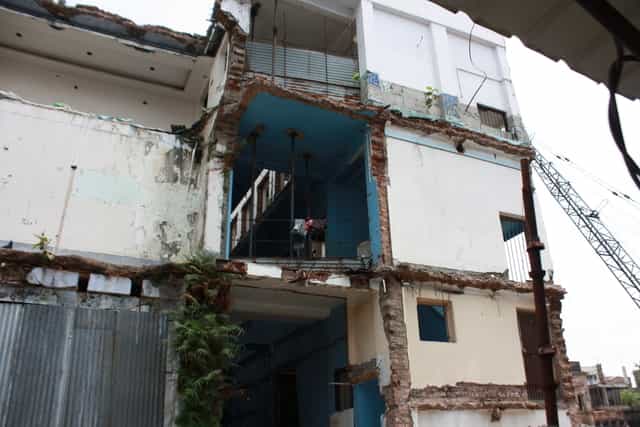 Half collapsed building due to metro work in Kolkata. Image courtesy Sayantan Ghosh