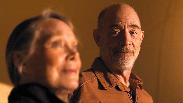 In Night Sky, Sissy Spacek and JK Simmons deliver acting masterclass as an ageing couple trying to repurpose life In Night Sky, Sissy Spacek and JK Simmons deliver acting masterclass as an ageing couple trying to repurpose life