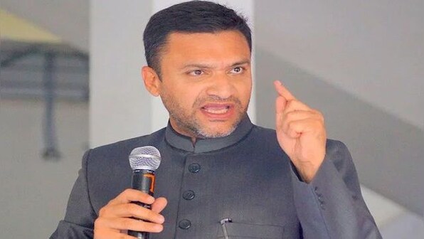 Explained: How Akbaruddin Owaisi’s visit to Aurangzeb’s tomb in Aurangabad sparked a political slugfest