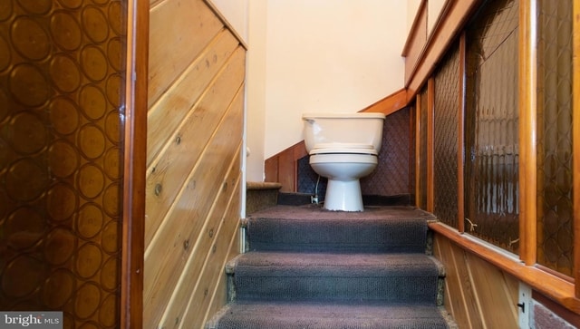 This Pennsylvania house has a toilet on staircase, check viral picture This Pennsylvania house has a toilet on staircase, check viral picture