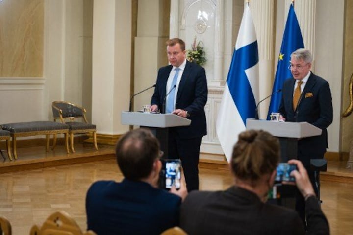 Finland MPs vote overwhelmingly in favour of NATO membership despite Russia's warning
