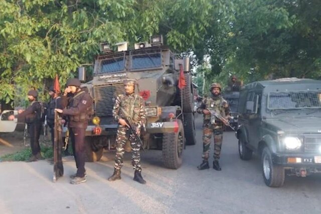 Srinagar: Policeman shot dead by terrorists, 7-year-old daughter injured Srinagar: Policeman shot dead by terrorists, 7-year-old daughter injured
