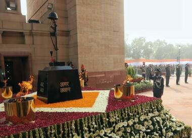 Iconic inverted rifle & helmet, symbol of fallen soldiers at India Gate shifted to National War Memorial