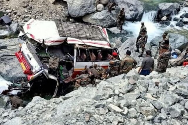 Ladakh: Seven soldiers killed as army bus carrying 26 personnel falls into Shyok river Ladakh: Seven soldiers killed as army bus carrying 26 personnel falls into Shyok river