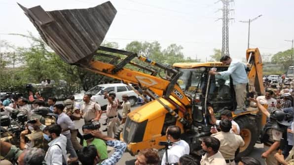 Bulldozers reach Delhi's Shaheen Bagh after Jahangirpuri: Why Supreme Court halted one drive, but not the other