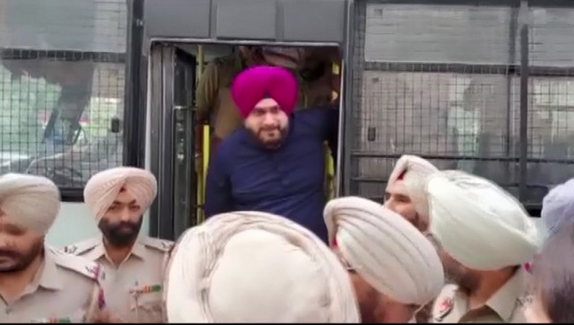 Navjot Singh Sidhu taken to Rajindra hospital for medical examination Navjot Singh Sidhu taken to Rajindra hospital for medical examination