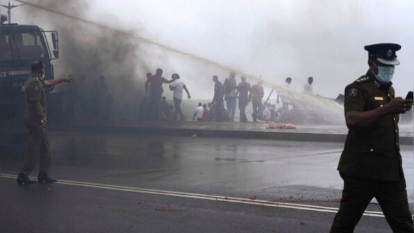 Sri Lanka crisis: Police under pressure to arrest Rajapaksa loyalists involved in attacks on protesters