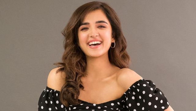 Shirley Setia nails Ganesh Acharya's choreography in the Nikamma title track Shirley Setia nails Ganesh Acharya's choreography in the Nikamma title track