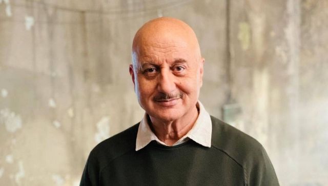 Anupam Kher asks fans to suggest a title for his 525th project Anupam Kher asks fans to suggest a title for his 525th project
