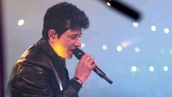 Watch: 100 singers in Kolkata pay tribute to KK by singing the iconic song Pal