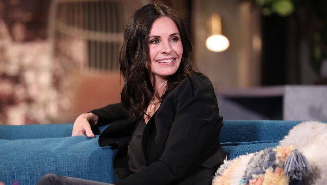 Courteney Cox as Pat Phelps
