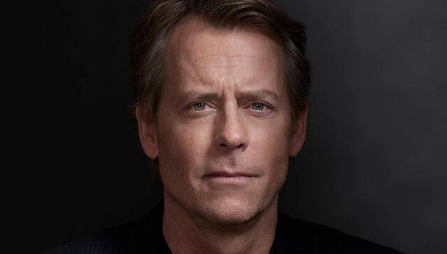 Greg Kinnear as Terry Phelps