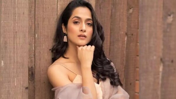 Arushi Sharma is all set to make her OTT debut with Jaadugar