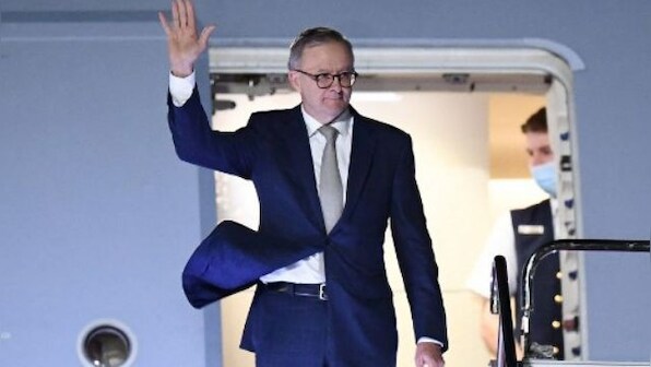 Australian, French leaders to hold talks in Paris to mend frayed ties