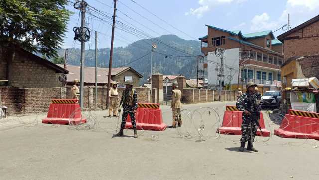 Jammu: Curfew in Bhaderwah continues for ninth day, security heightened outside mosques before Friday prayers Jammu: Curfew in Bhaderwah continues for ninth day, security heightened outside mosques before Friday prayers