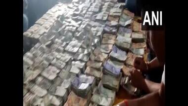 Surveillance department team raids Bihar Drugs Inspector residence, pile of cash seized