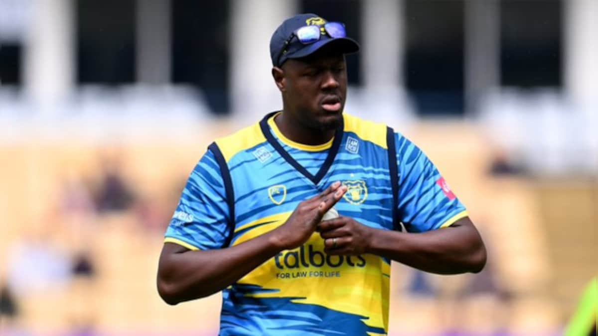 Watch: Carlos Brathwaite penalised for ‘unfair play’ in Vitality Blast